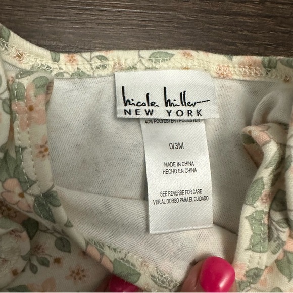 NWOT Nicole Miller Bodysuit and Shorts Set 0-3 Month Floral Ruffle Baby Girl - Picture 3 of 4